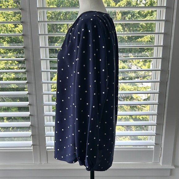 OLD NAVY Women’s Navy Blue & White Polka Dot Top, V-Neck High Low Hem Shirt, Top - Picture 2 of 8